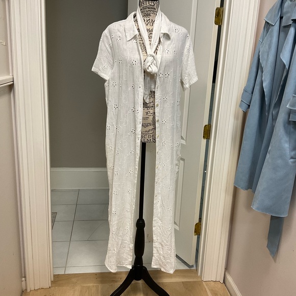 Dress with buttons and belt - Picture 4 of 5